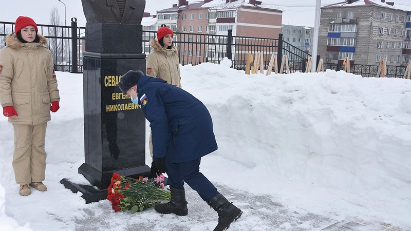 Долинск почтил память Евгения Севастьянова