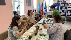 В селе Сокол мам и детей объединила программа «Акварель материнской любви»