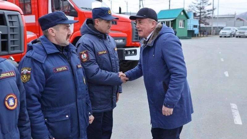 Валерий Лимаренко передал пожарным новую технику в преддверии профессионального праздника