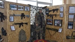 В Долинске открылась передвижная выставка «Защищаем СВОих»