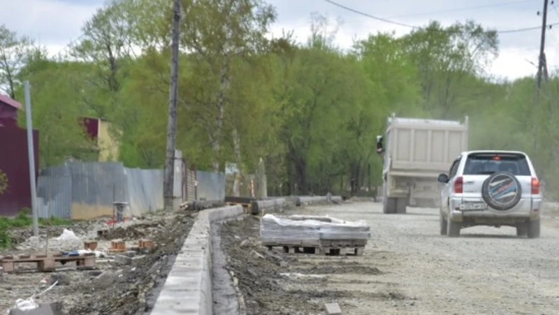 Началось асфальтирование дороги на Тёплую долину 