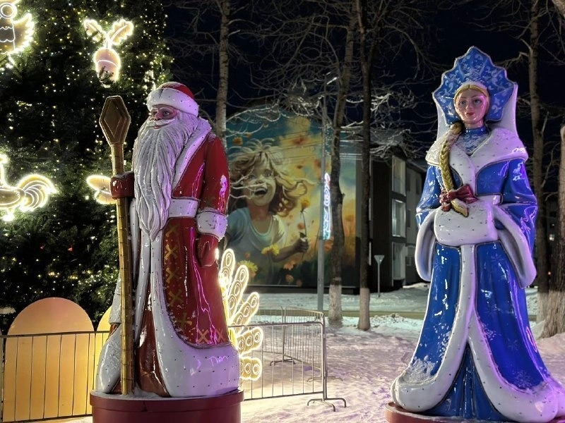 Долинск засверкал праздничными огнями