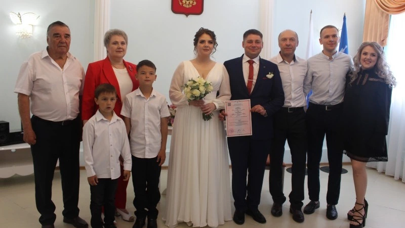 Молодожены Долинского района заключили брак в День семьи, любви и верности