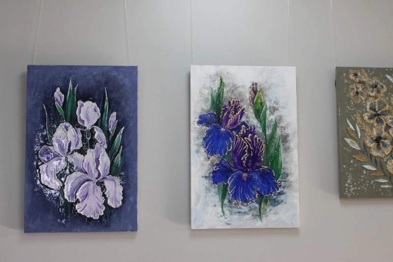 В Долинске открылась персональная выставка Виктории Ведьмаковой