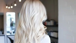 Лунный календарь окрашивания волос на январь 2025: благоприятные дни