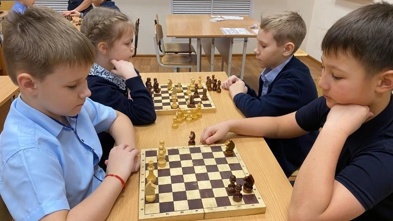 Рассказываем о шахматном кружке в первой долинской школе