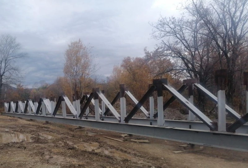 На реке Вача строят эстакаду для газопровода