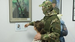 Выставка работ детей участников СВО открылась в доме культуры в Стародубском 