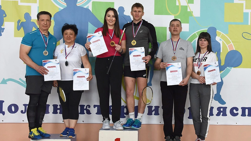 Представители законодательной и исполнительной власти приняли участие в спартакиаде по бадминтону