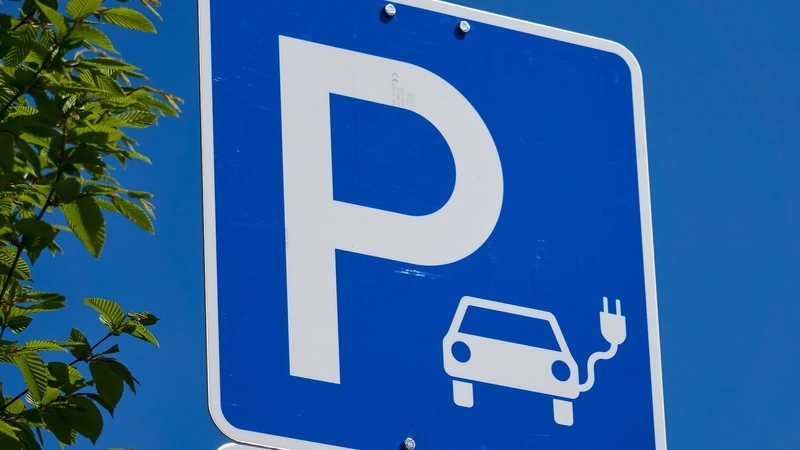 В Долинском районе появится 15 электрозаправок