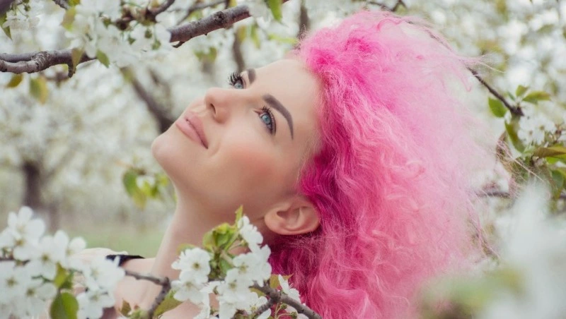 Лунный календарь окрашивания волос на май 2024: лучшие дни для экспериментов       