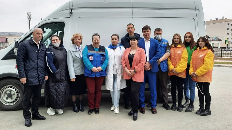 Врачей скорой помощи Долинска, Сокола и Быкова поздравили с профессиональным праздником