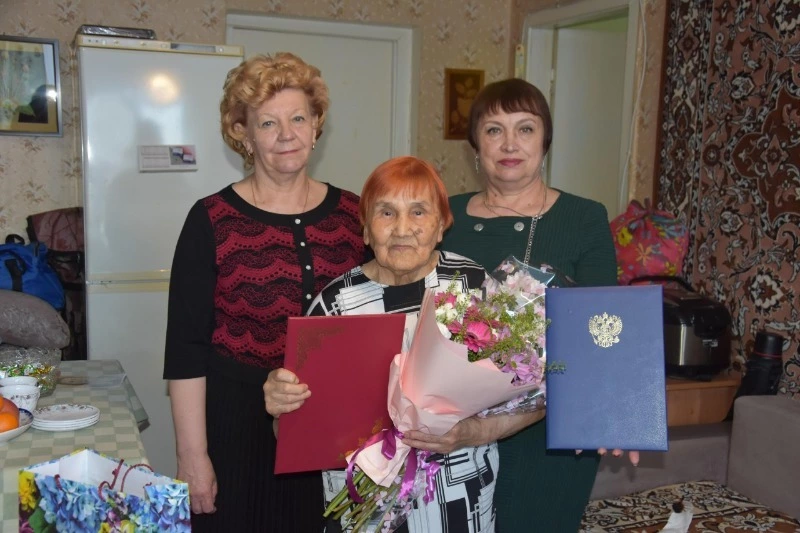 Жительница Долинска Валентина Бакланова отметила свой 90-летний юбилей 