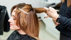 Лунный календарь стрижек на сентябрь 2024: когда можно делать новую прическу