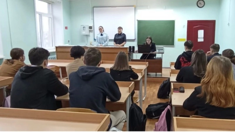 Сотрудники правоохранительных органов побеседовали со старшеклассниками Долинска