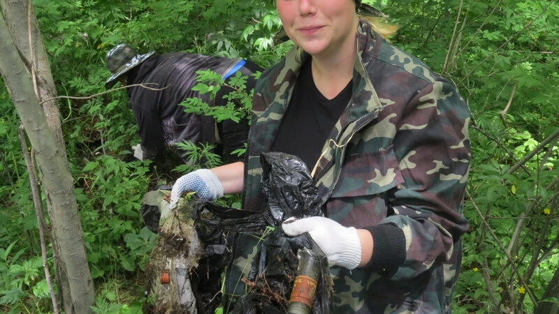 Школьники Покровки спасают дубы