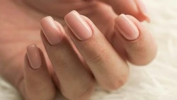 Когда идти на маникюр в ноябре 2024 года: лунный календарь, модные оттенки   