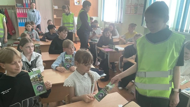 Сотрудники Госавтоинспекции провели мероприятие во второй Долинской школе