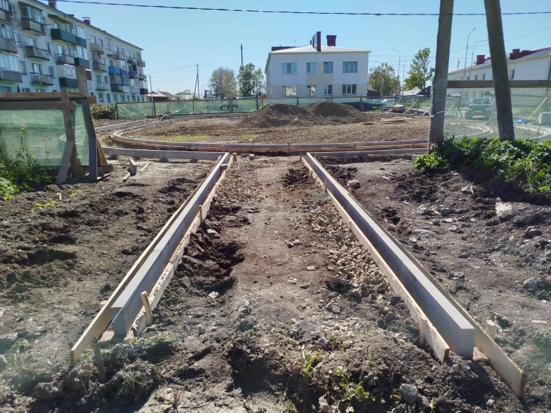 В совхозной части Сокола начали строить детскую площадку