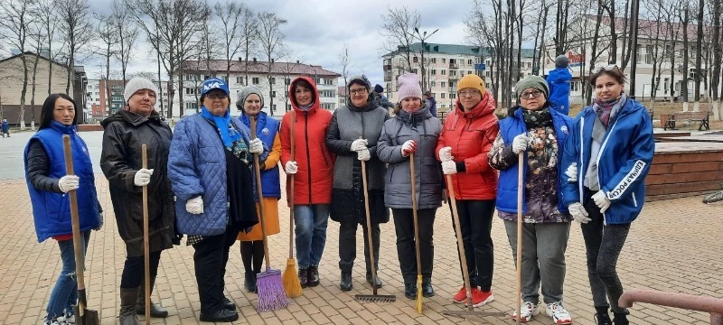 Партийцы Долинского района приняли участие в общегородском субботнике 