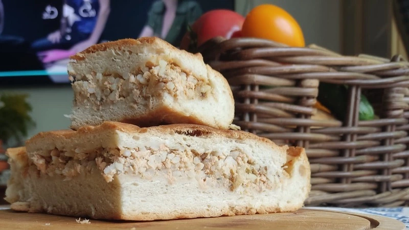 Долинчанка поделилась бабушкиным рецептом пирога с горбушей 