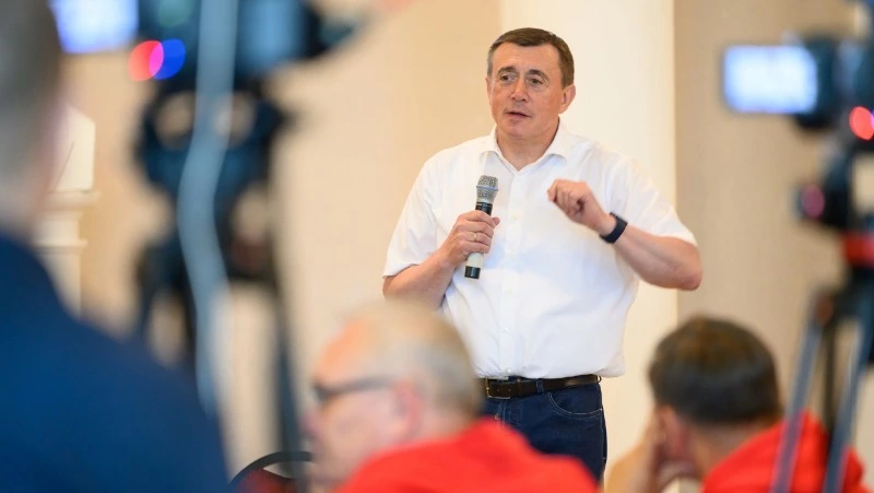 Валерий Лимаренко встретился с участниками Чеховского фестиваля «Остров Сахалин»