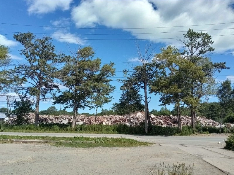 В Соколе продолжается ликвидация аварийного жилья: снесен дом на улице Широкой, 19