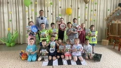 Долинская Госавтоинспекция с дошкольниками села Стародубское провела профилактическое мероприятие