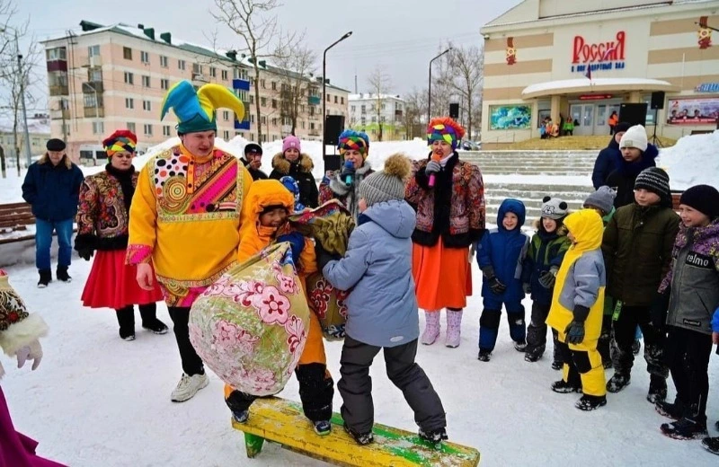 В Долинске весело отметили Масленицу