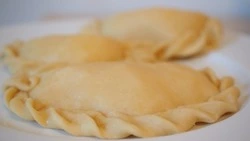 Вареники с сюрпризом на старый Новый год 2025: традиции, значение каждой начинки 