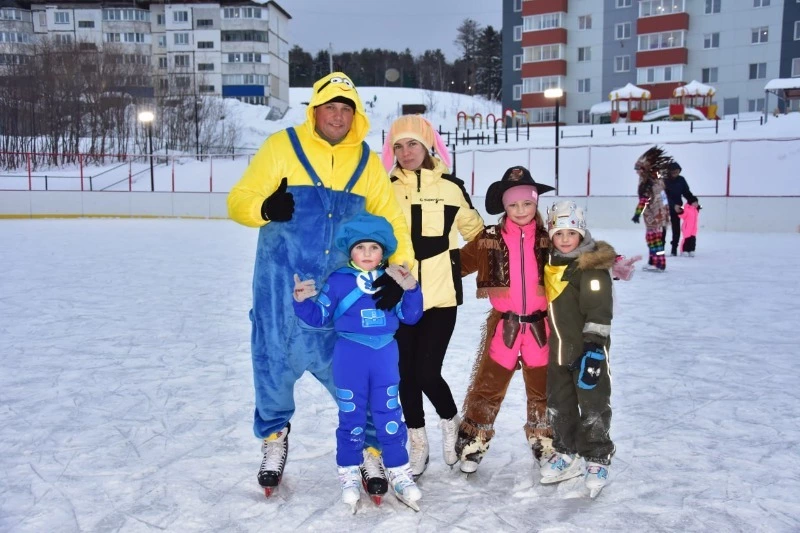 В Долинске прошёл ледовый карнавал