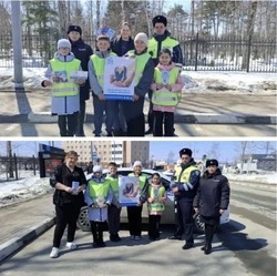 Долинская Госавтоинспекция совместно с ЮИДовцами провели профилактическую акцию