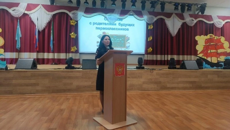 Сотрудники Госавтоинспекции Долинского района приняли участие в родительском собрании