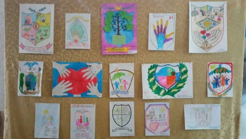 В Долинске наградили победителей муниципального конкурса «Герб моей семьи»