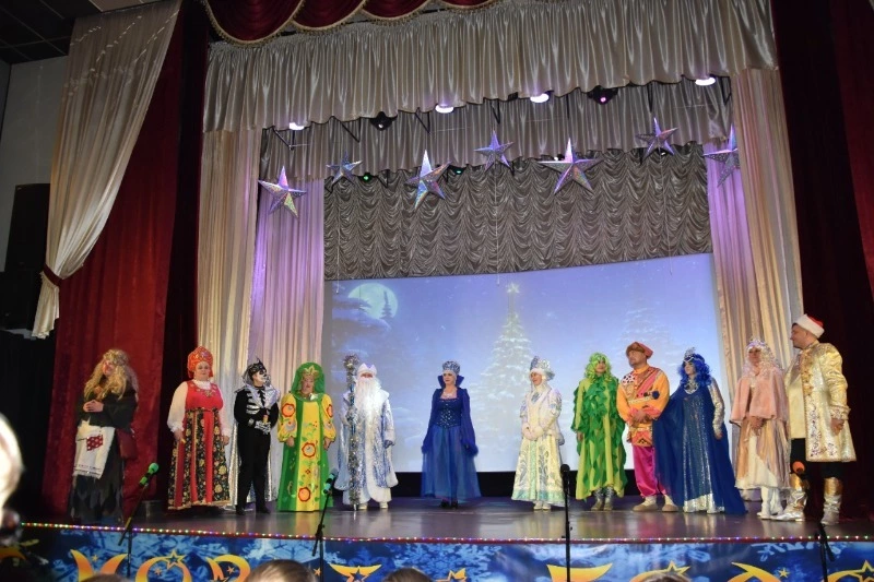 «Таланты и Поклонники» порадовали долинцев новым спектаклем в Старый Новый год