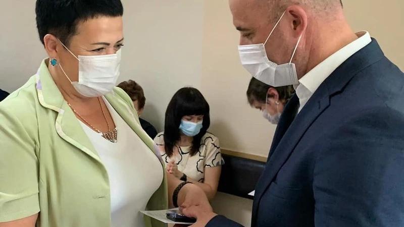 Долинские врачи получили почетные знаки