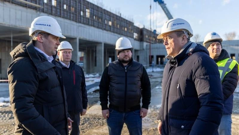 Глава Сахалинской области Валерий Лимаренко проверил ход работ по строительству кампуса