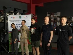 В Долинске определили победителей в соревнованиях по пауэрлифтингу среди ветеранов СВО