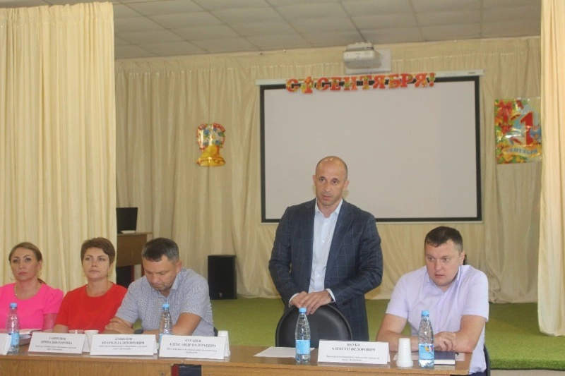 О благоустройстве, ЖКХ, медобслуживании спросили мэра жители Взморья