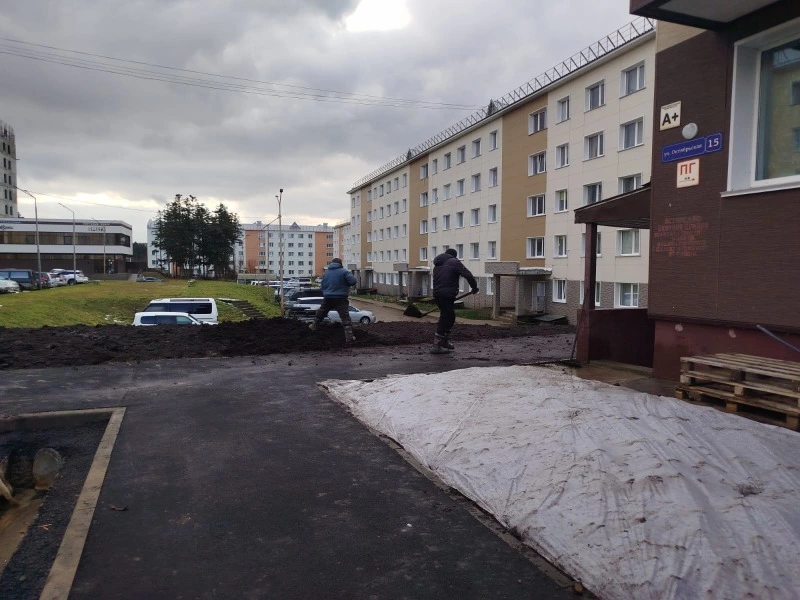 В Долинке продолжается благоустройство дворов