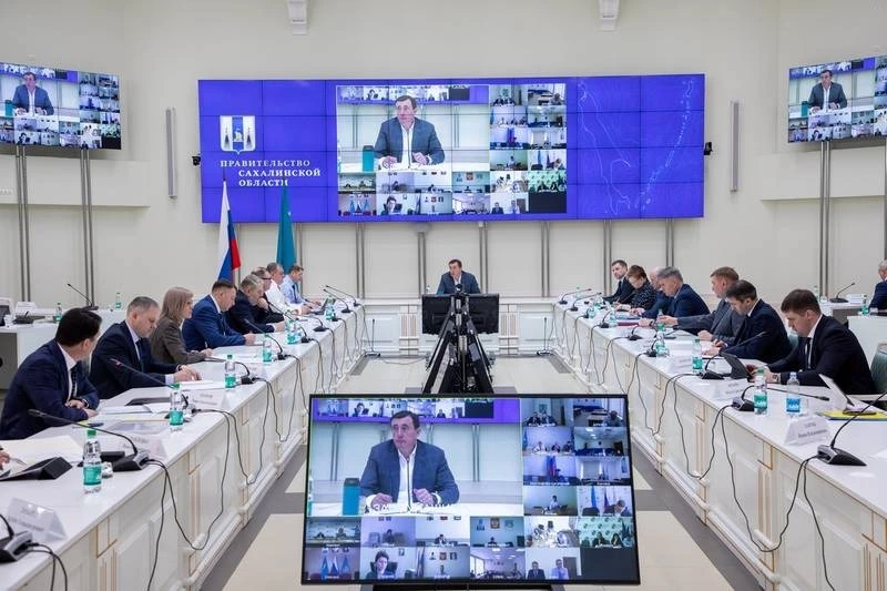 Лимаренко поручил приступить к ремонту дорог на Сахалине раньше запланированного