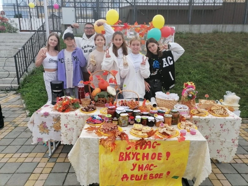 В Долинске прошла традиционная ярмарка "Дары осени"