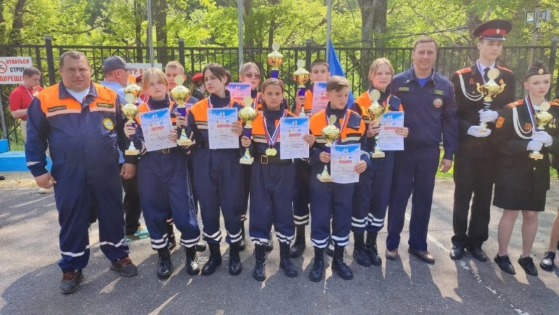 Углезаводчане с успехом окончили «Школу безопасности»