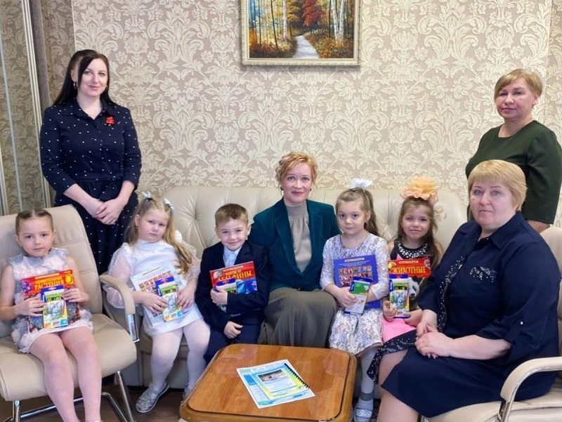 Детсадовцы из Сокола выпустили газету, взяли интервью у министра и выступили на радио