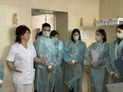 В Долинске будущим родителям провели экскурсию в мир рождения