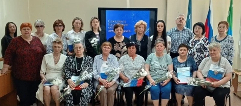 Родственникам погибших героев вручили памятные именные издания