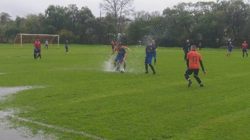 Прошла заключительная игра команды «Долинск» в чемпионате по футболу