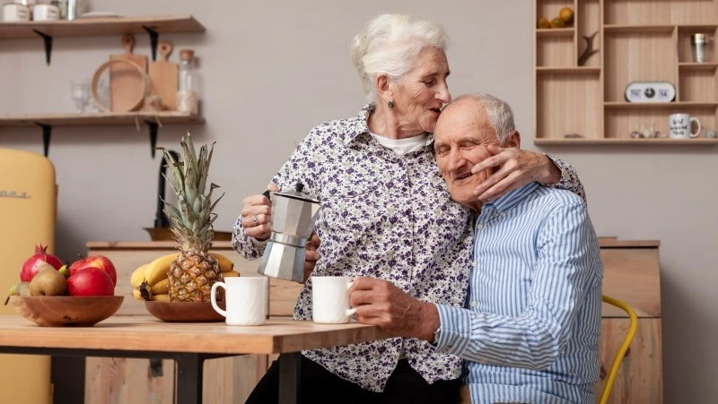 День пожилых людей 2024: история и традиции праздника, что подарить     