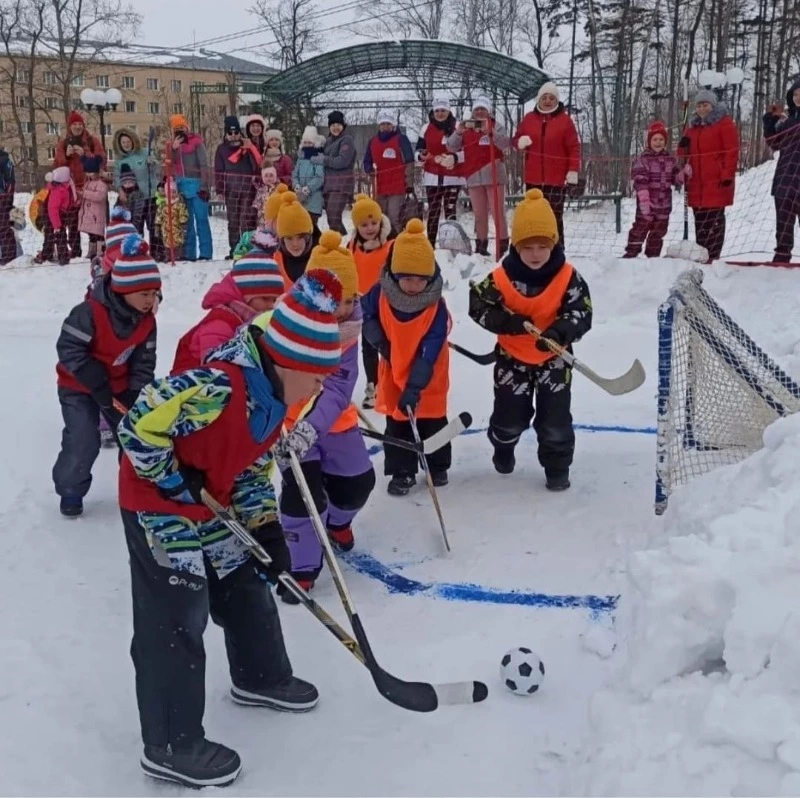 В Долинске стартовал муниципальный этап чемпионата по хоккею в валенках