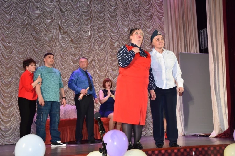 «Таланты и поклонники» представили долинцам новый спектакль